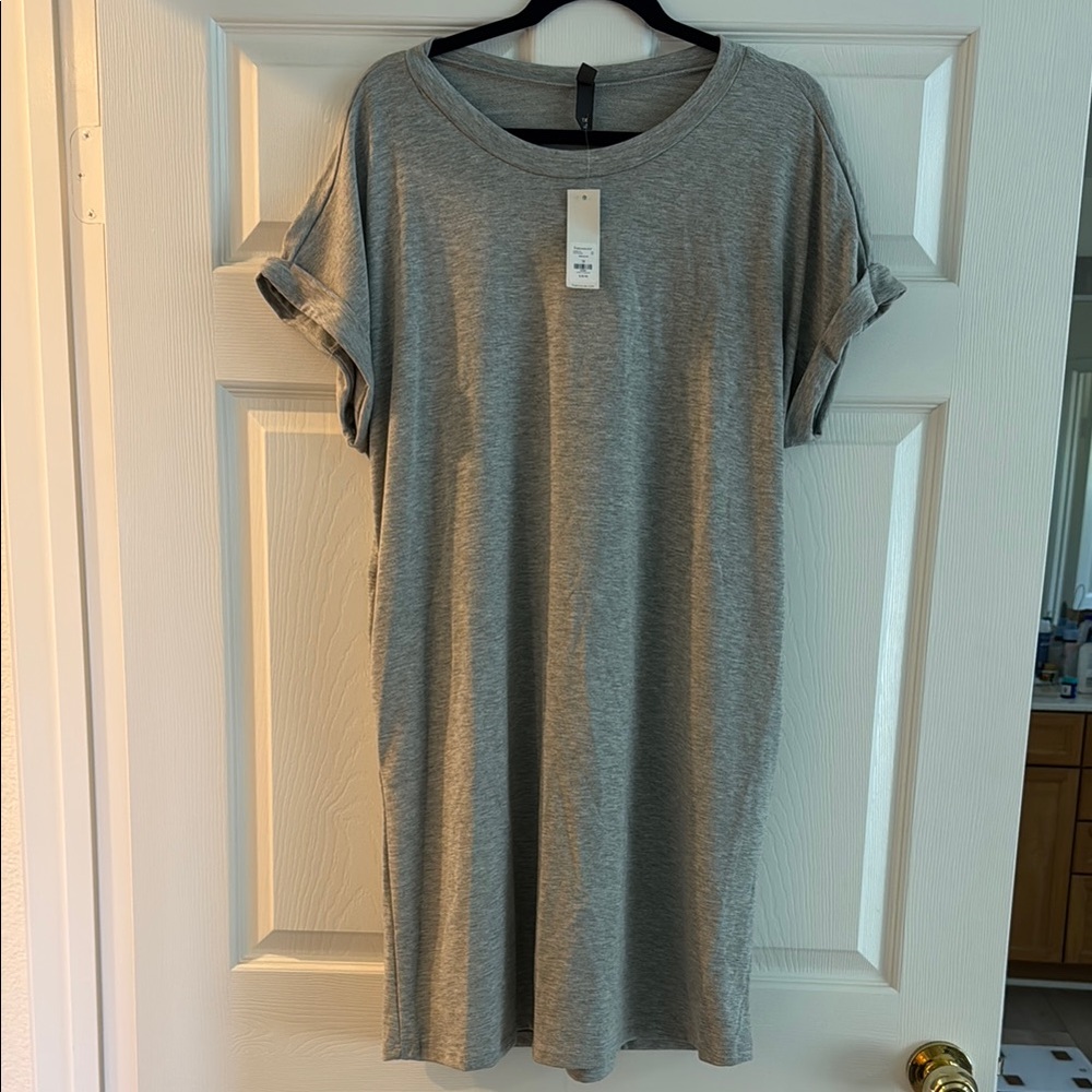 BNWT Francesca’s Alya Gray Women's Casual tee shirt dress